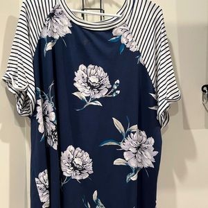Soft cotton flower Top in Navy